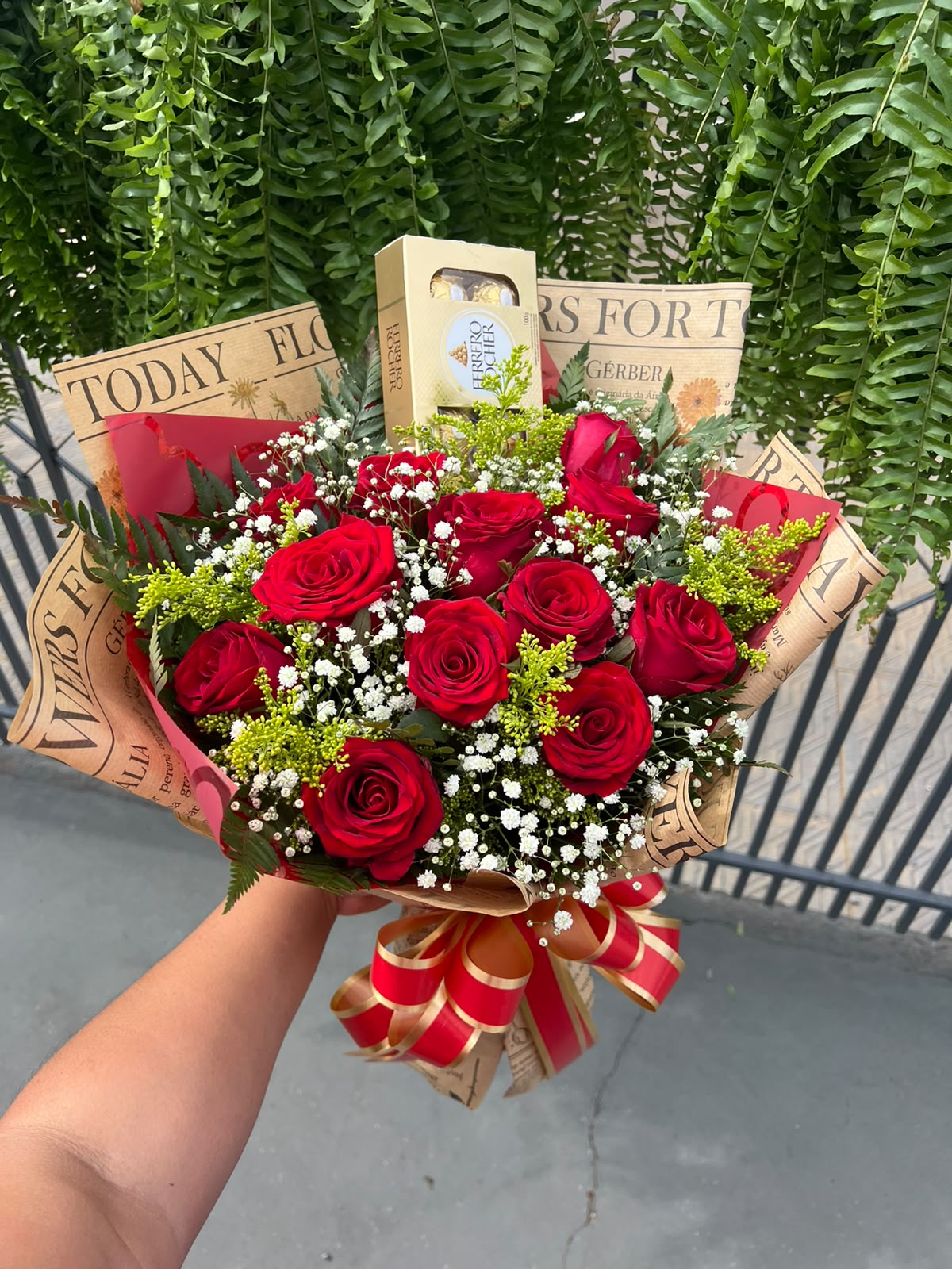 Buquê de 12 rosas — Mirela Flores